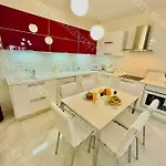 Milos Center Apt. 32 شقة