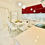 Milos Center Apt. 32 شقة