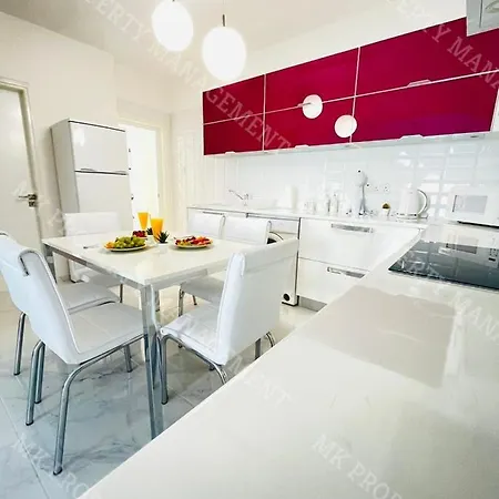 Milos Center Apt. 32 拉纳卡