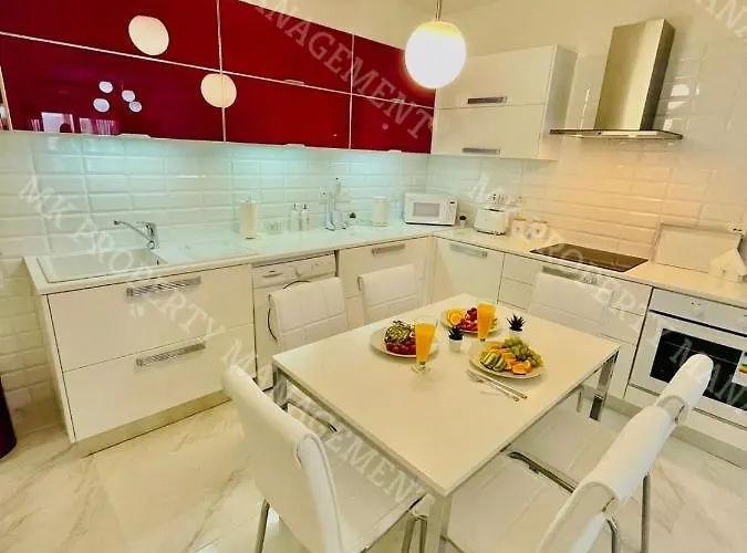 Milos Center Apt. 32 アパート