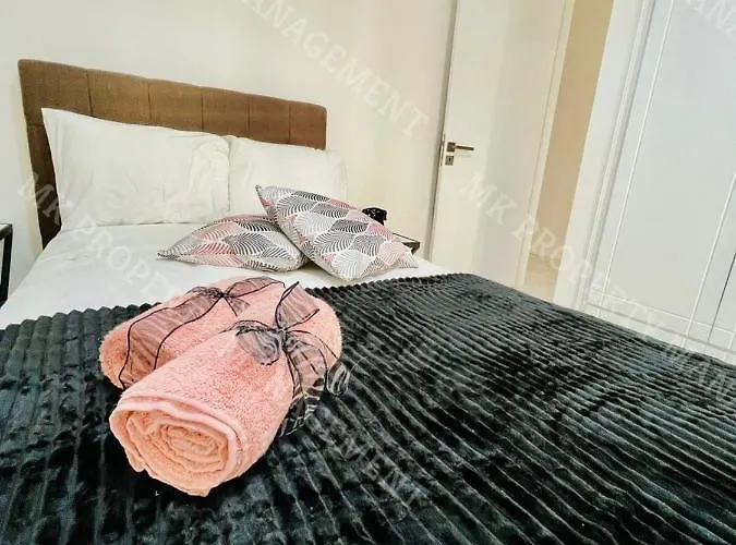 Milos Center Apt. 32 アパート ラルナカ